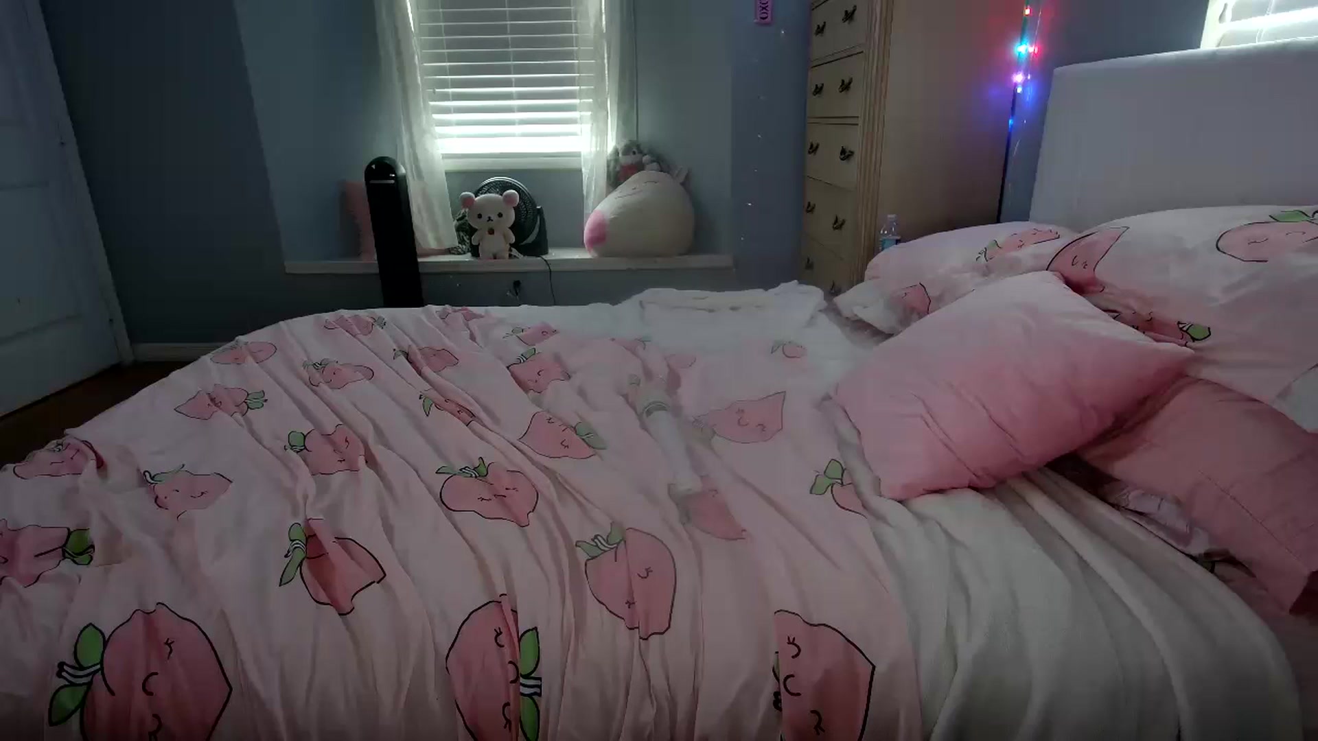 Gallery image thumbnail from DuckChan0's myfreecams stream on, 08/29/2024, 15:01 image 6 of 20