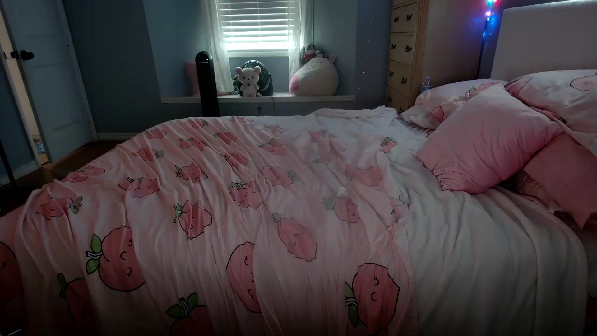 Gallery image thumbnail from DuckChan0's myfreecams stream on, 08/29/2024, 15:01 image 19 of 20