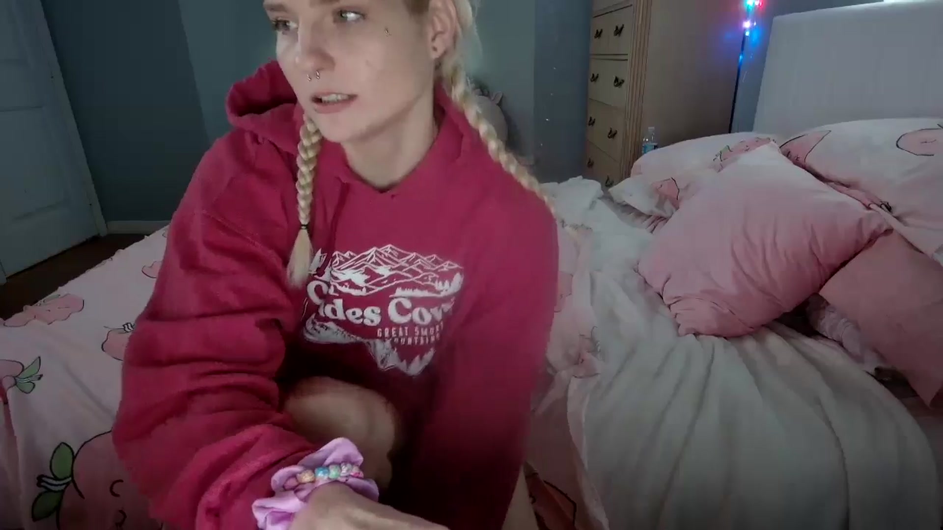 Gallery image thumbnail from DuckChan0's myfreecams stream on, 08/29/2024, 15:01 image 8 of 20