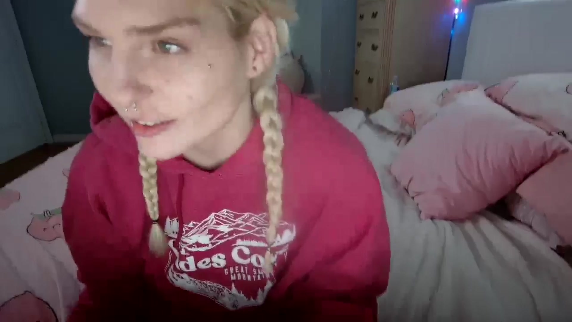 Gallery image thumbnail from DuckChan0's myfreecams stream on, 08/29/2024, 15:01 image 9 of 20