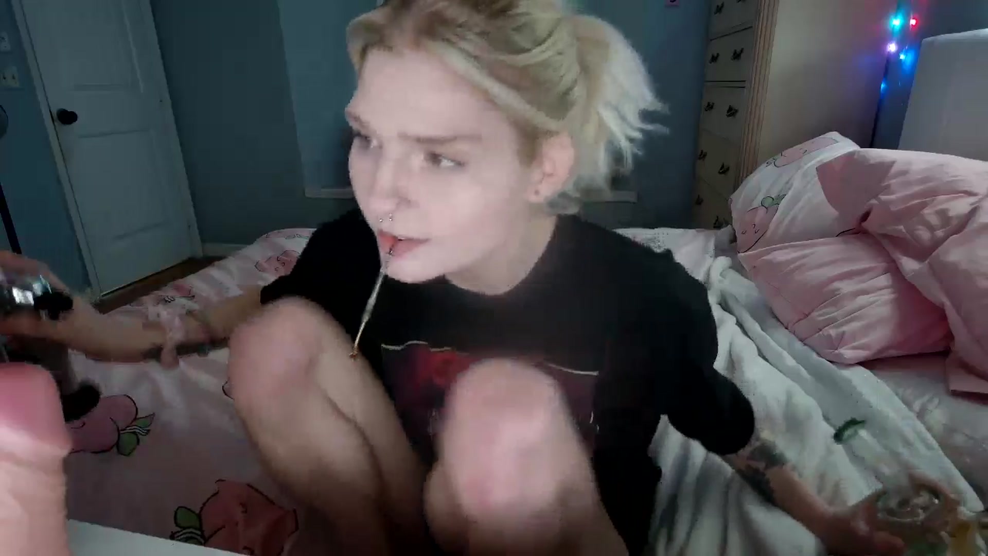 Gallery image thumbnail from DuckChan0's myfreecams stream on, 08/30/2024, 17:31 image 3 of 20