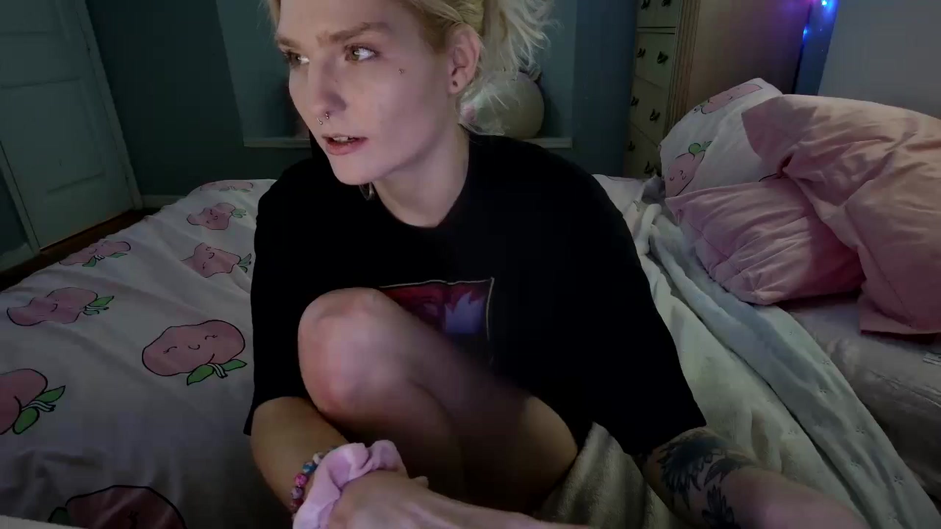 Gallery image thumbnail from DuckChan0's myfreecams stream on, 08/30/2024, 17:31 image 16 of 20