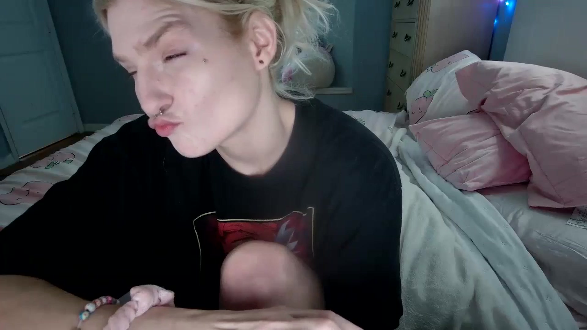 Gallery image thumbnail from DuckChan0's myfreecams stream on, 08/30/2024, 17:31 image 10 of 20