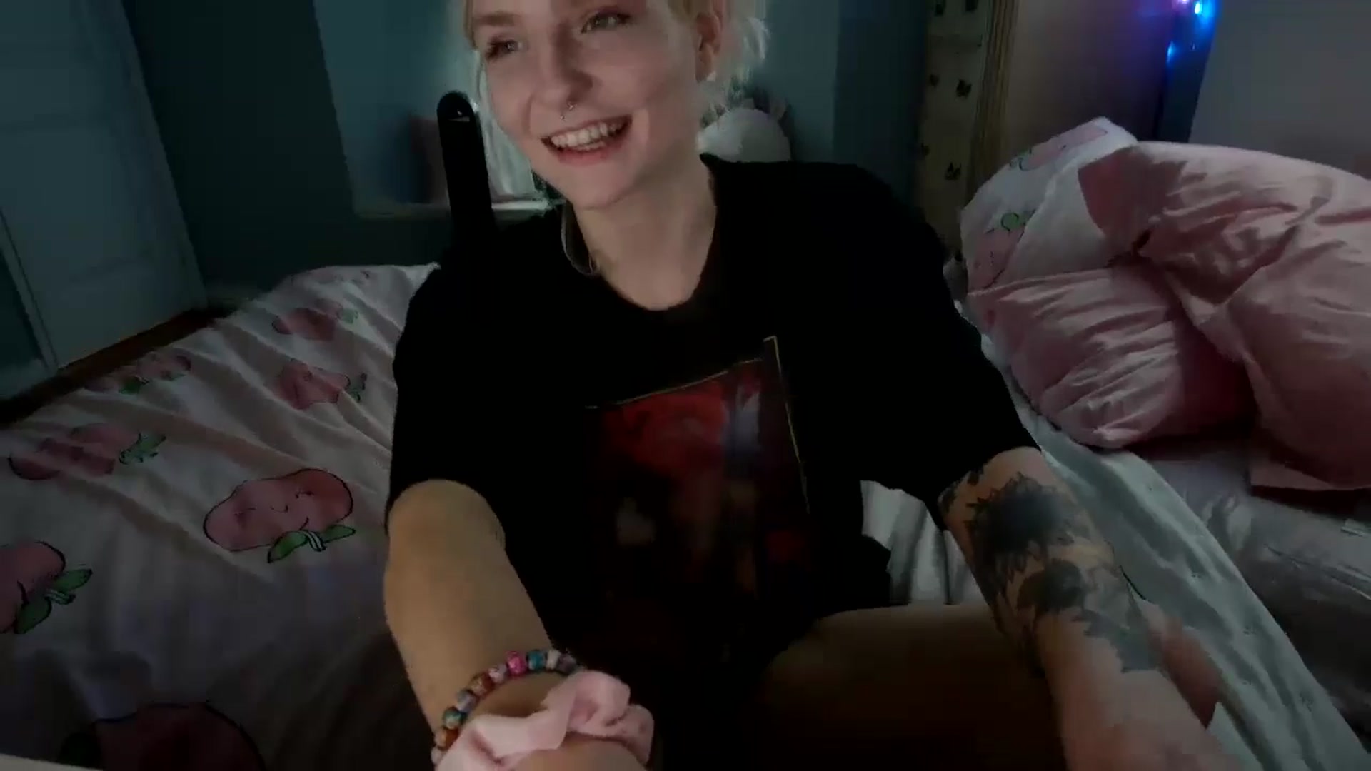 Gallery image thumbnail from DuckChan0's myfreecams stream on, 08/30/2024, 17:31 image 19 of 20