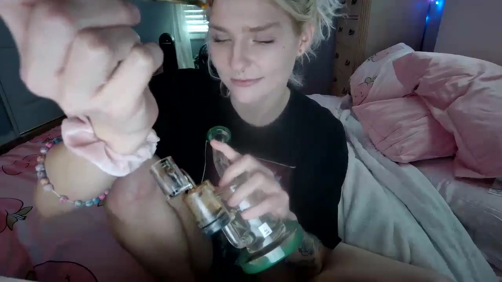 Gallery image thumbnail from DuckChan0's myfreecams stream on, 08/30/2024, 17:31 image 14 of 20