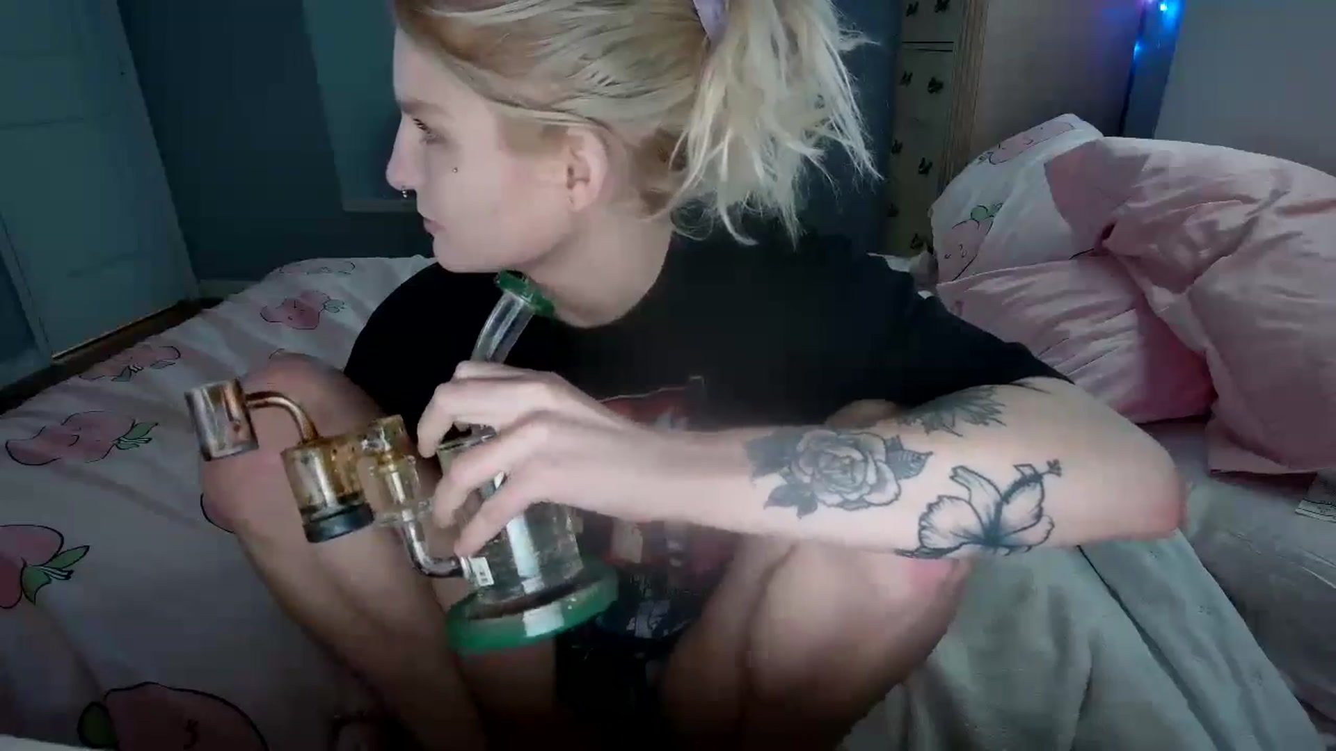 Gallery image thumbnail from DuckChan0's myfreecams stream on, 08/30/2024, 17:31 image 13 of 20