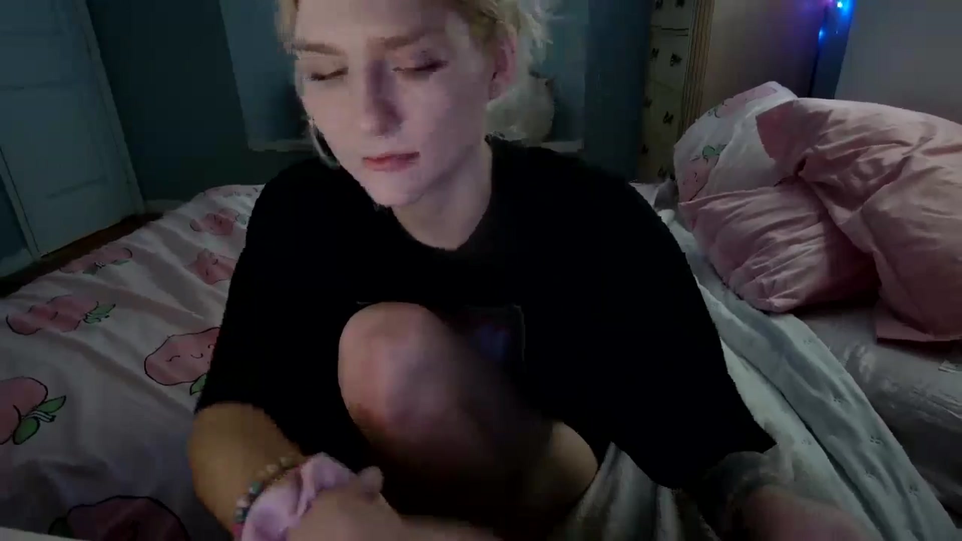 Gallery image thumbnail from DuckChan0's myfreecams stream on, 08/30/2024, 17:31 image 17 of 20