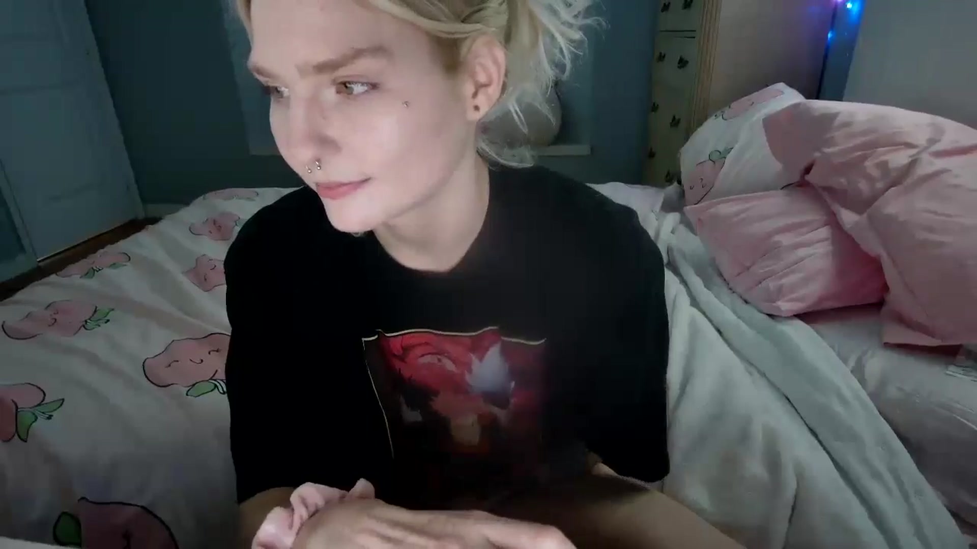 Gallery image thumbnail from DuckChan0's myfreecams stream on, 08/30/2024, 17:31 image 12 of 20