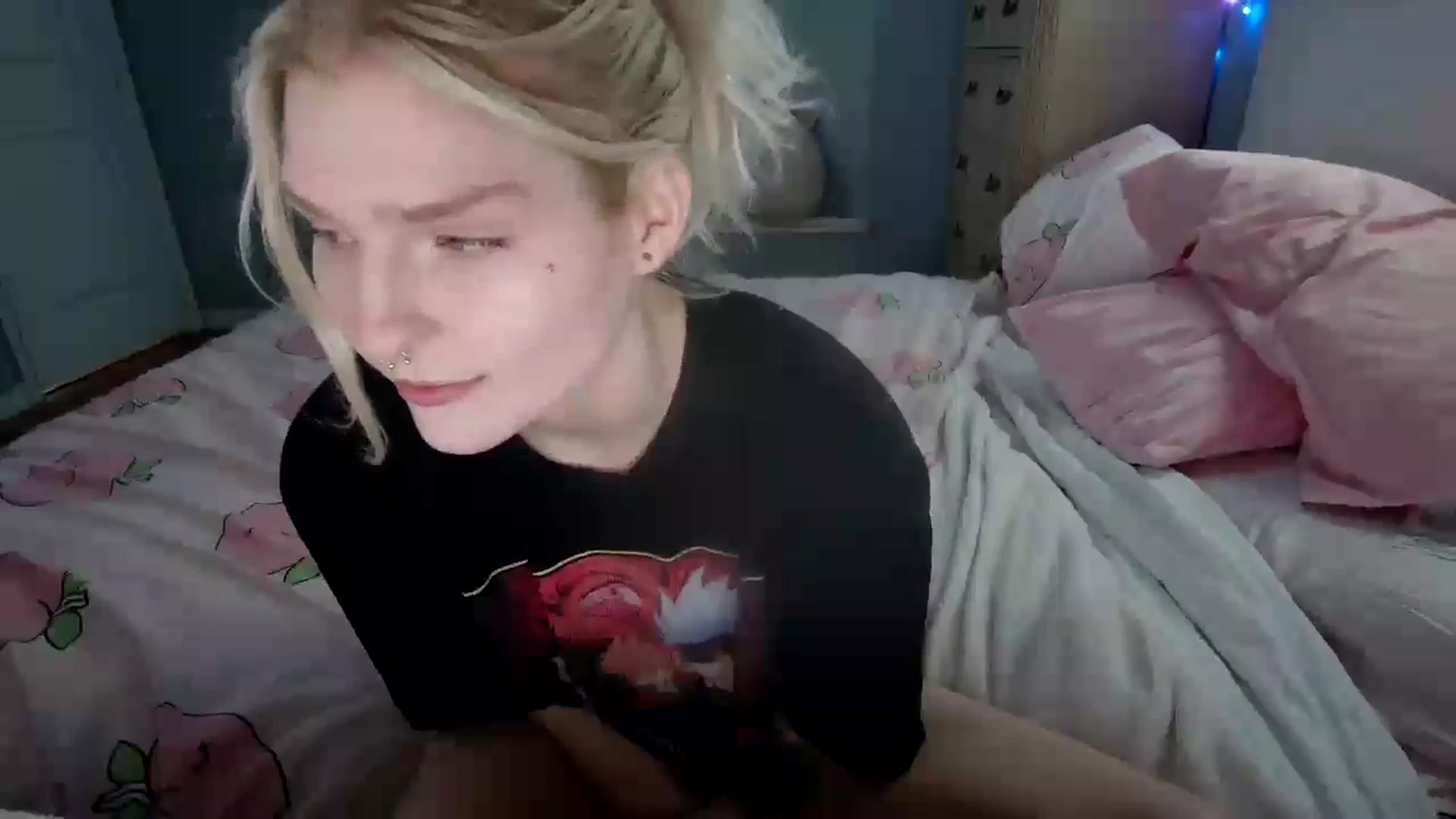Gallery image thumbnail from DuckChan0's myfreecams stream on, 08/30/2024, 17:31 image 9 of 20