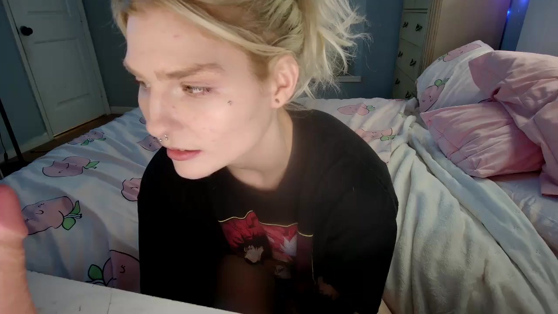 Gallery image thumbnail from DuckChan0's myfreecams stream on, 08/30/2024, 17:31 image 5 of 20
