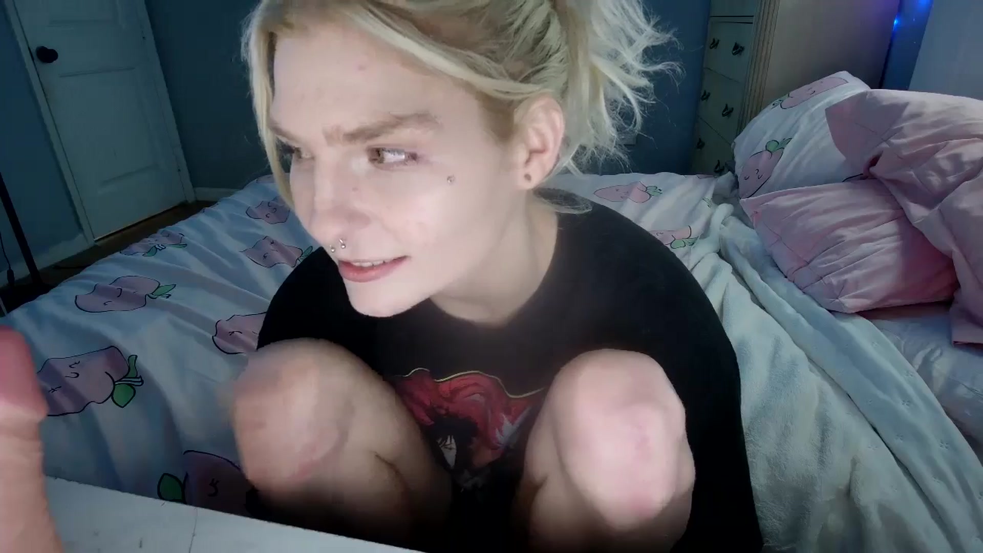 Gallery image thumbnail from DuckChan0's myfreecams stream on, 08/30/2024, 17:31 image 6 of 20