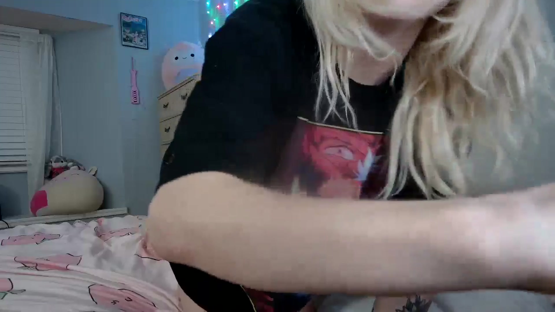 Gallery image thumbnail from DuckChan0's myfreecams stream on, 08/31/2024, 01:03 image 17 of 20
