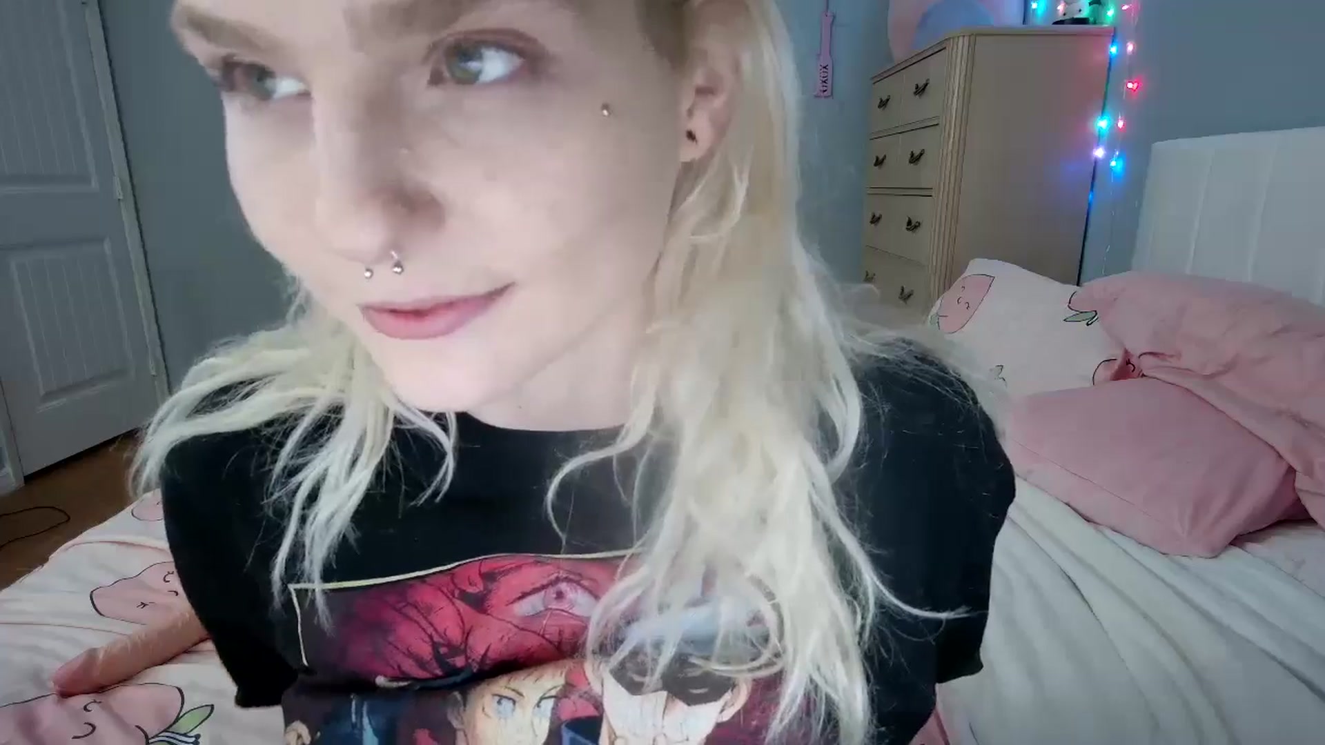 Gallery image thumbnail from DuckChan0's myfreecams stream on, 08/31/2024, 01:03 image 11 of 20