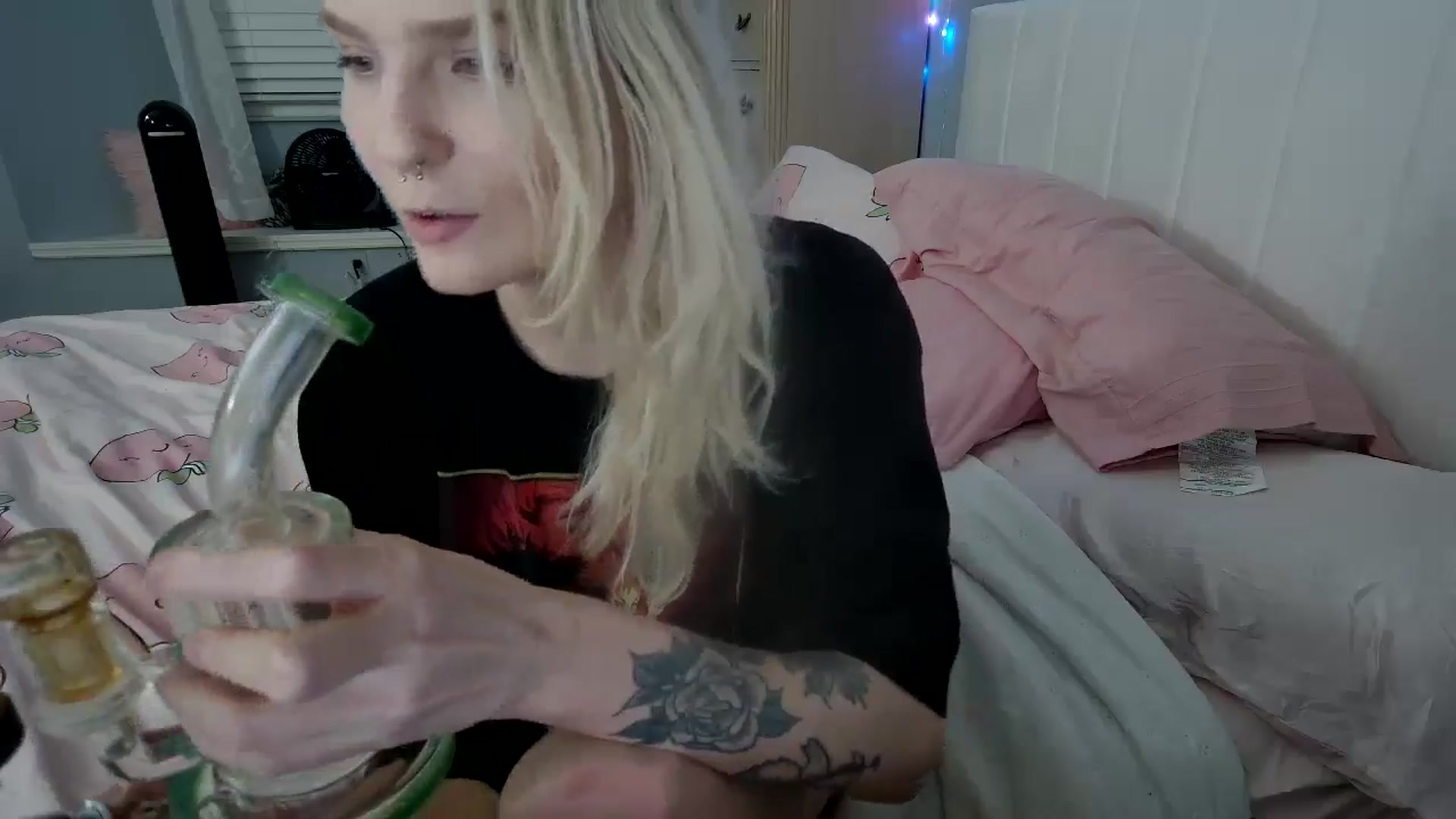 Gallery image thumbnail from DuckChan0's myfreecams stream on, 08/31/2024, 01:03 image 7 of 20