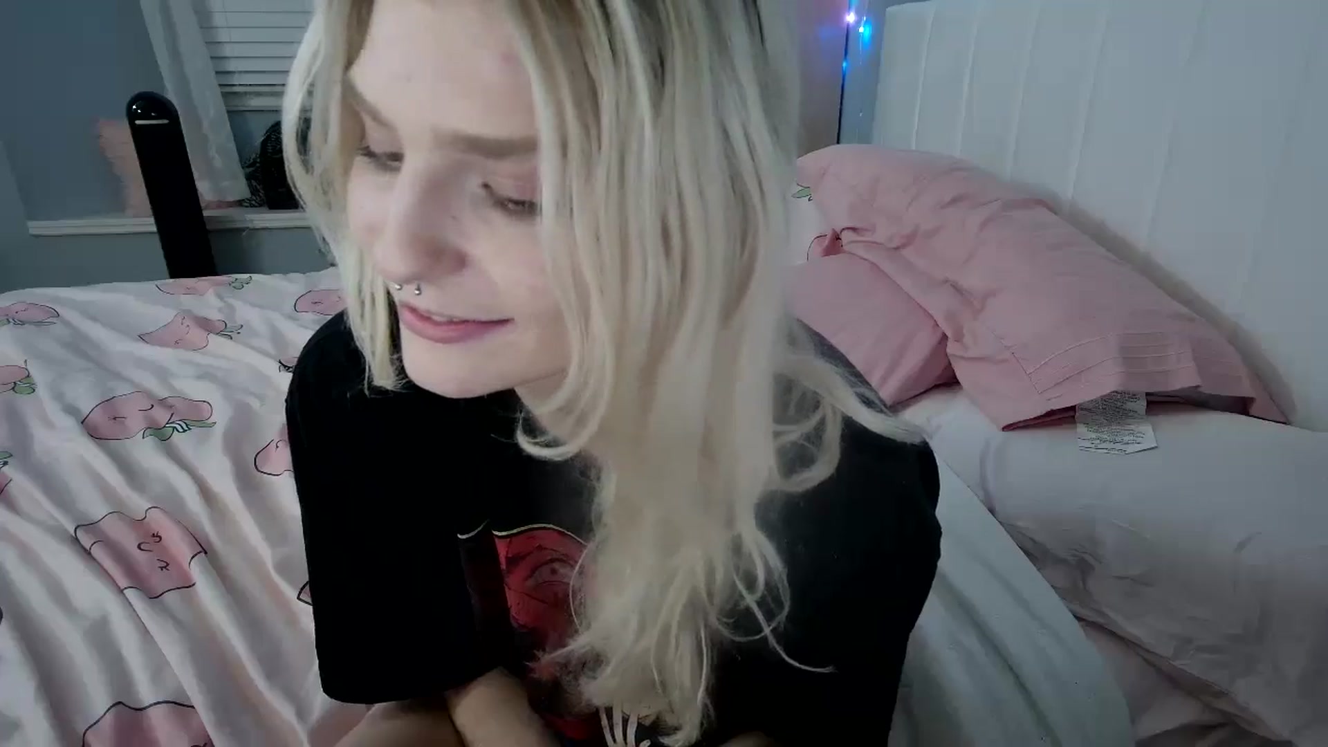 Gallery image thumbnail from DuckChan0's myfreecams stream on, 08/31/2024, 01:03 image 9 of 20