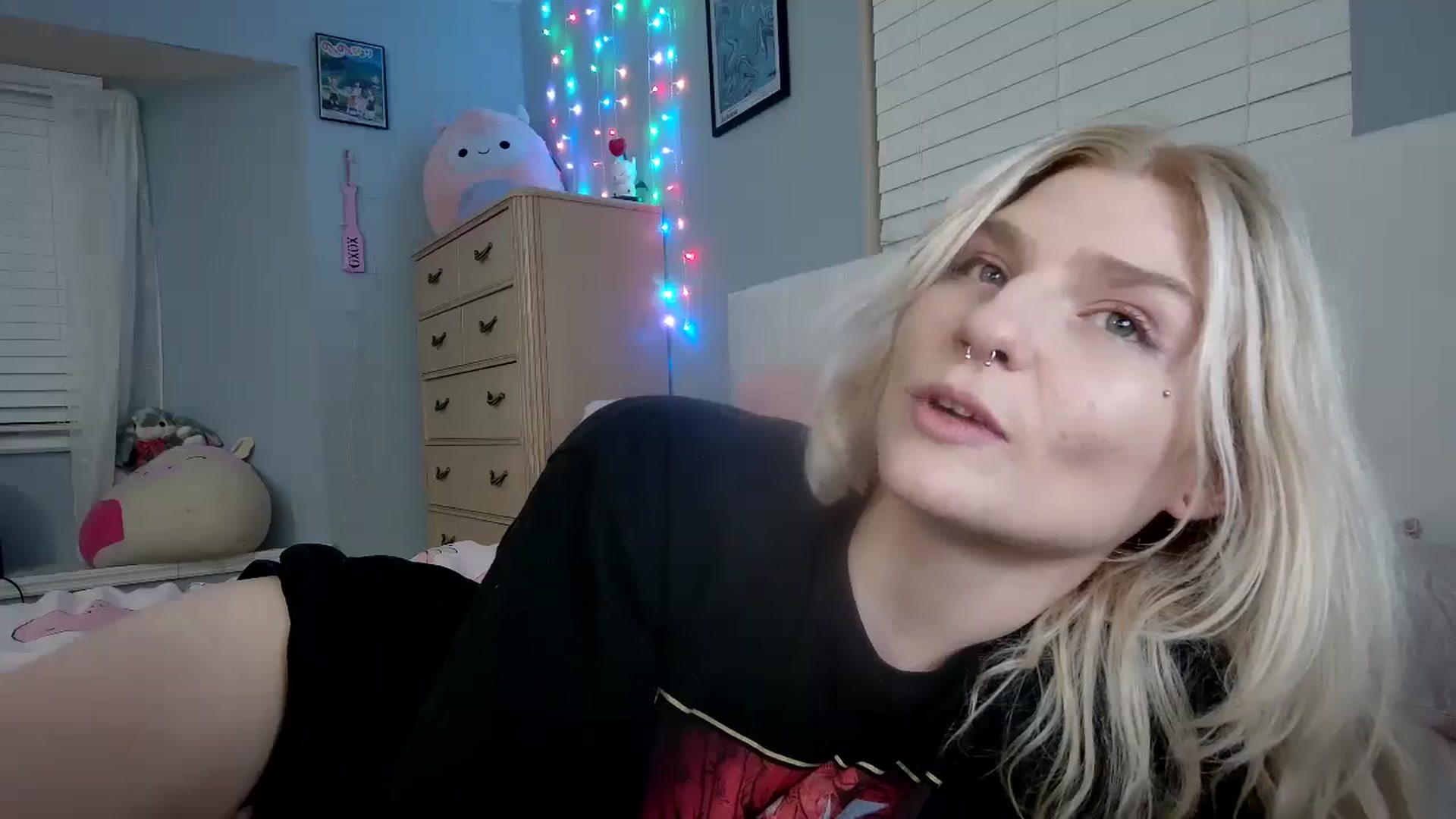 Gallery image thumbnail from DuckChan0's myfreecams stream on, 08/31/2024, 01:03 image 15 of 20