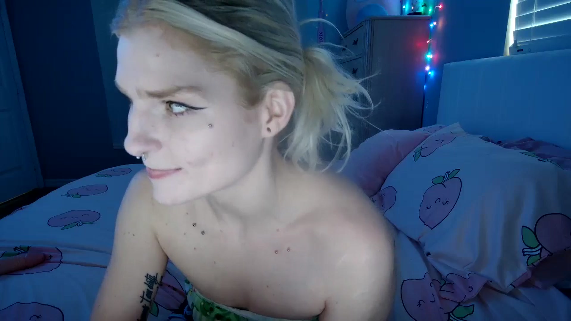 Gallery image thumbnail from DuckChan0's myfreecams stream on, 08/31/2024, 22:05 image 2 of 20