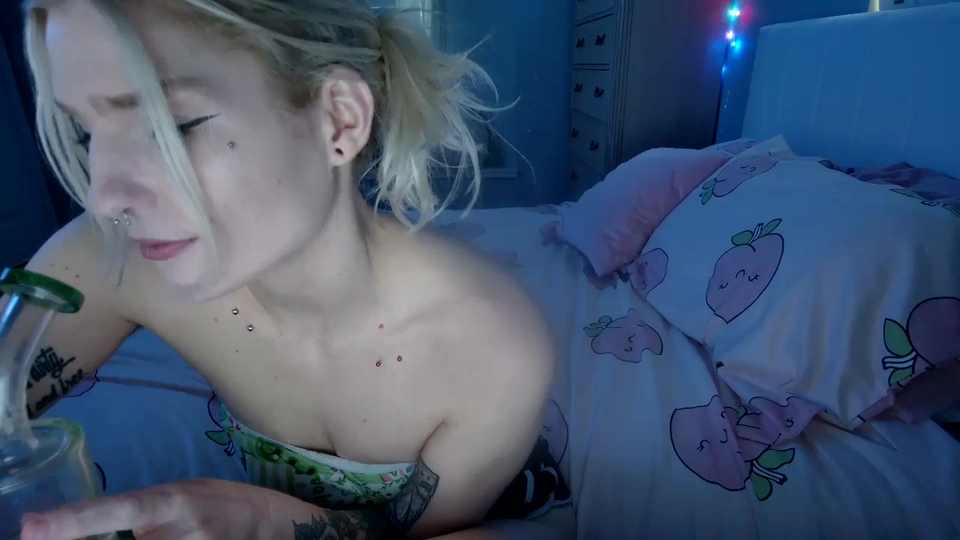 Gallery image thumbnail from DuckChan0's myfreecams stream on, 08/31/2024, 22:05 image 6 of 20