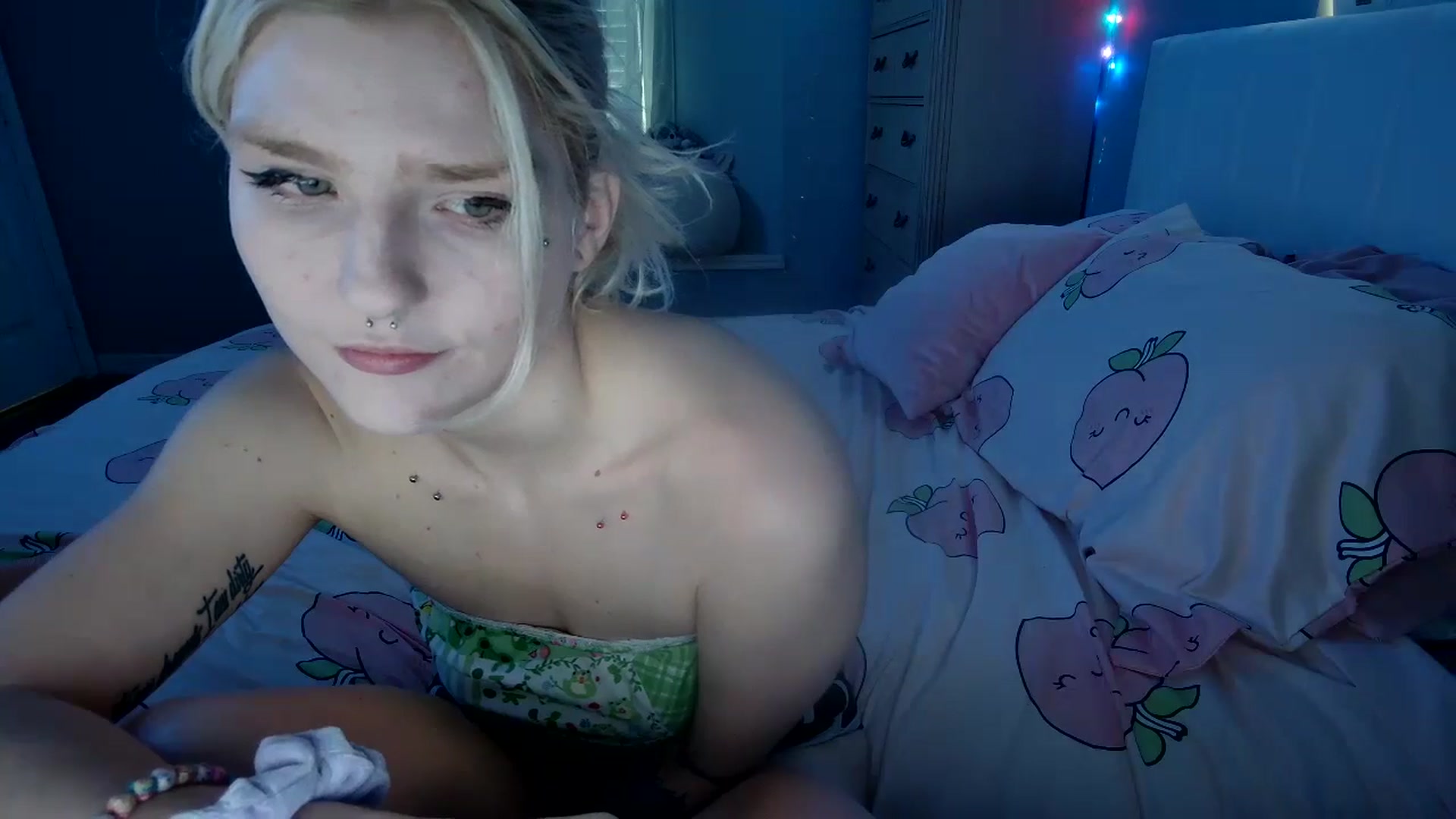 Gallery image thumbnail from DuckChan0's myfreecams stream on, 08/31/2024, 22:05 image 8 of 20