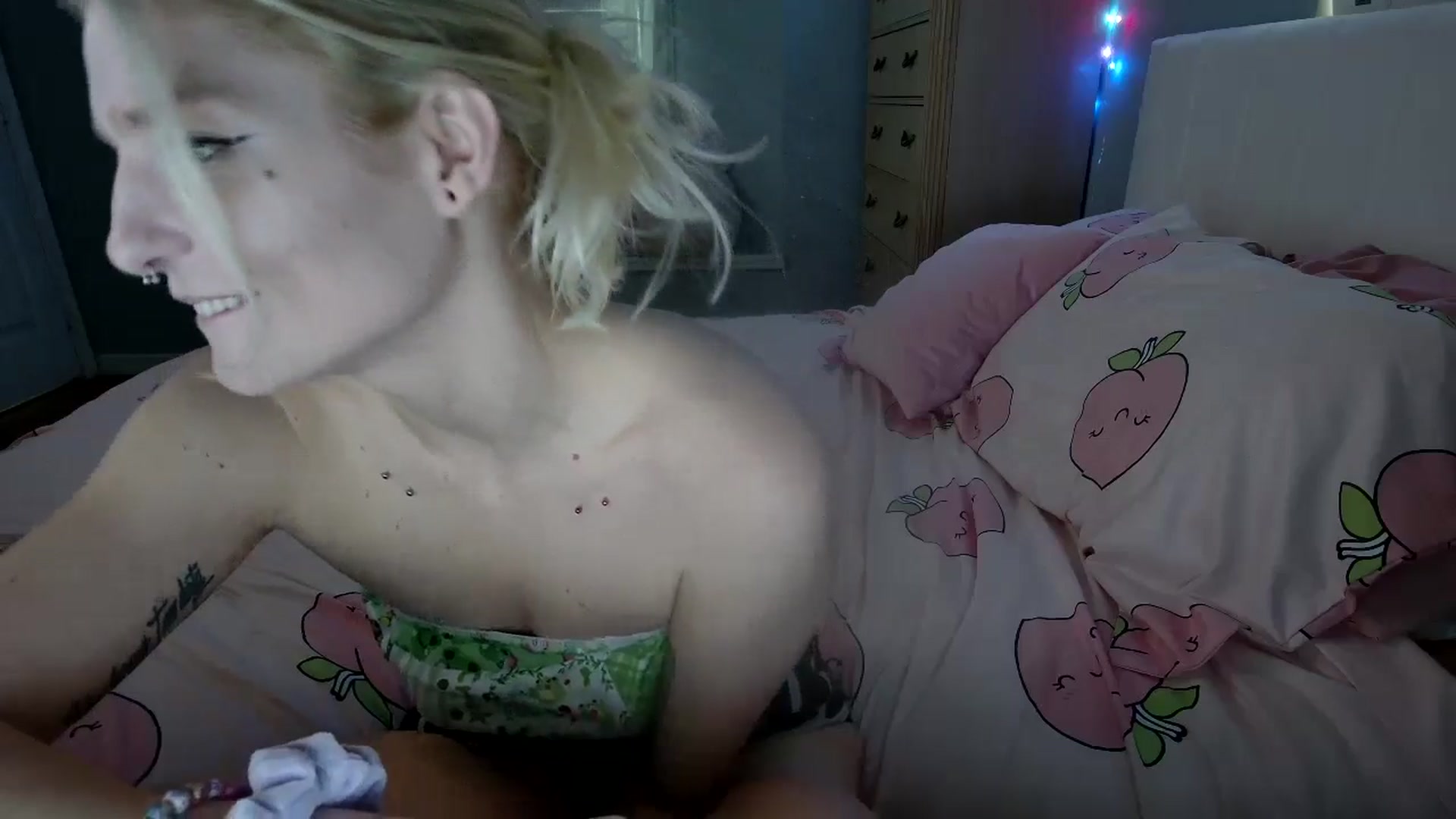 Gallery image thumbnail from DuckChan0's myfreecams stream on, 08/31/2024, 22:05 image 10 of 20