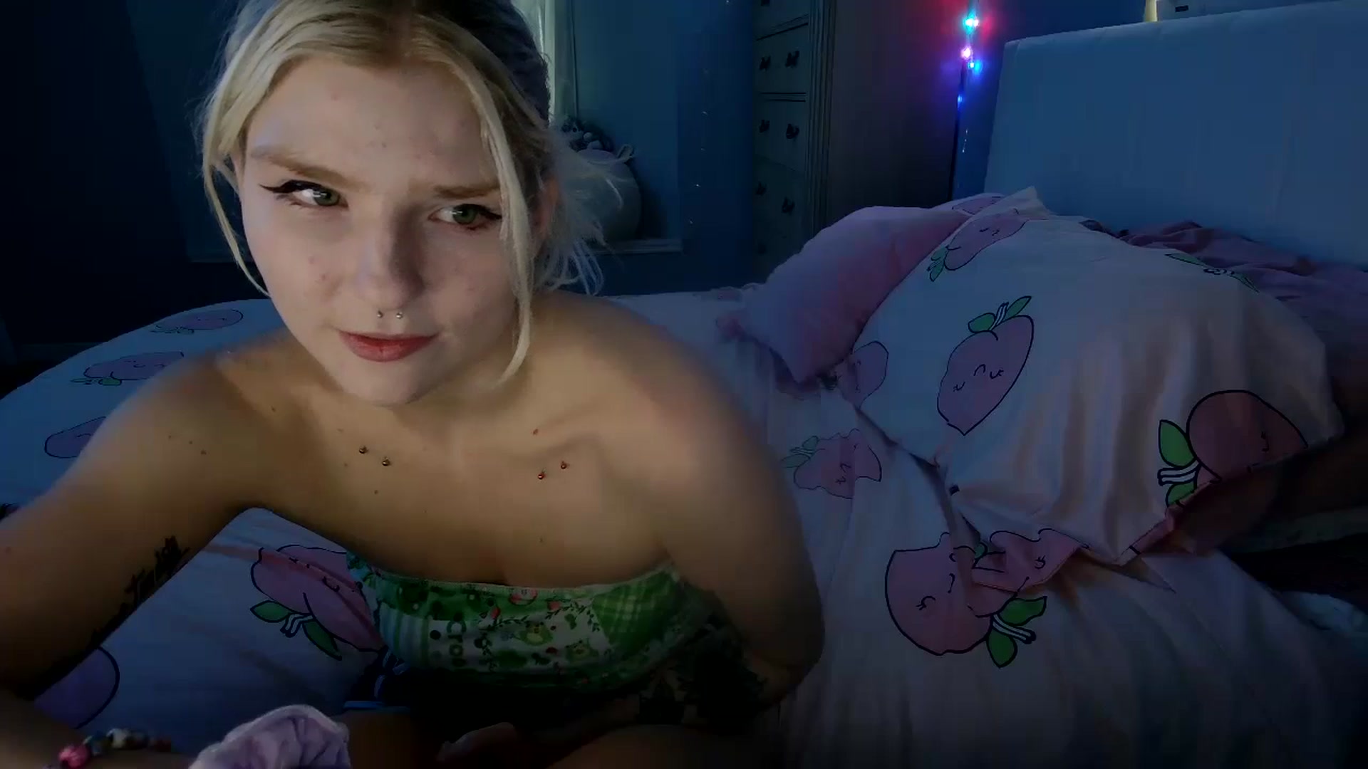 Gallery image thumbnail from DuckChan0's myfreecams stream on, 08/31/2024, 22:05 image 16 of 20