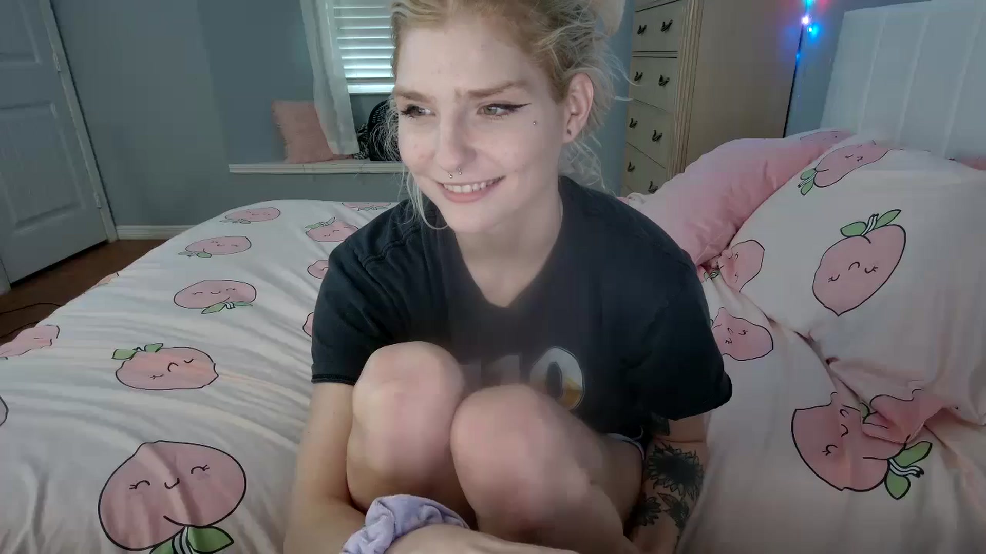 Gallery image thumbnail from DuckChan0's myfreecams stream on, 08/31/2024, 22:31 image 7 of 20