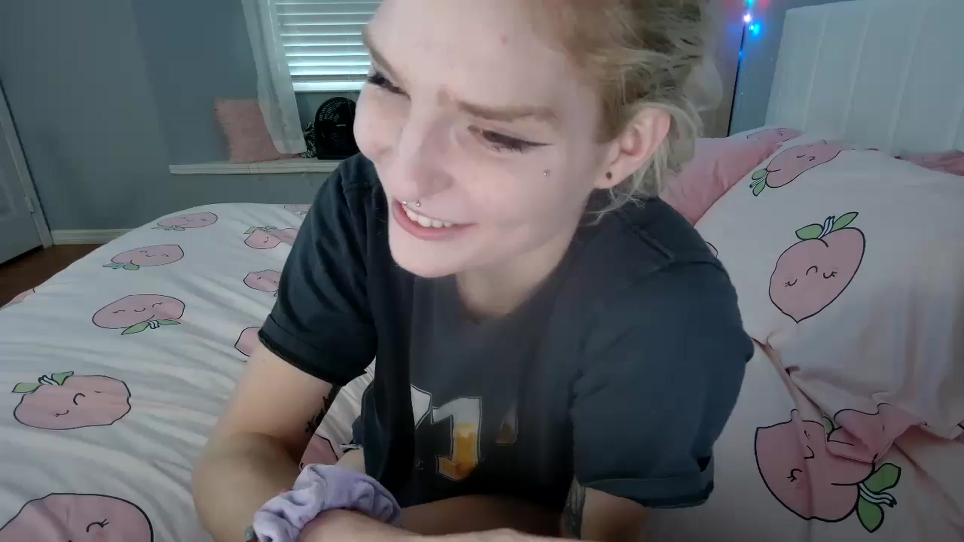 Gallery image thumbnail from DuckChan0's myfreecams stream on, 08/31/2024, 22:31 image 10 of 20