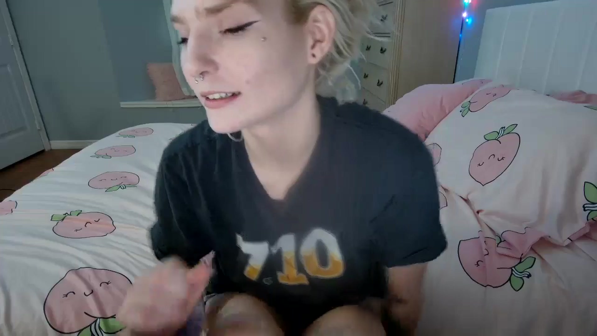 Gallery image thumbnail from DuckChan0's myfreecams stream on, 08/31/2024, 22:31 image 8 of 20