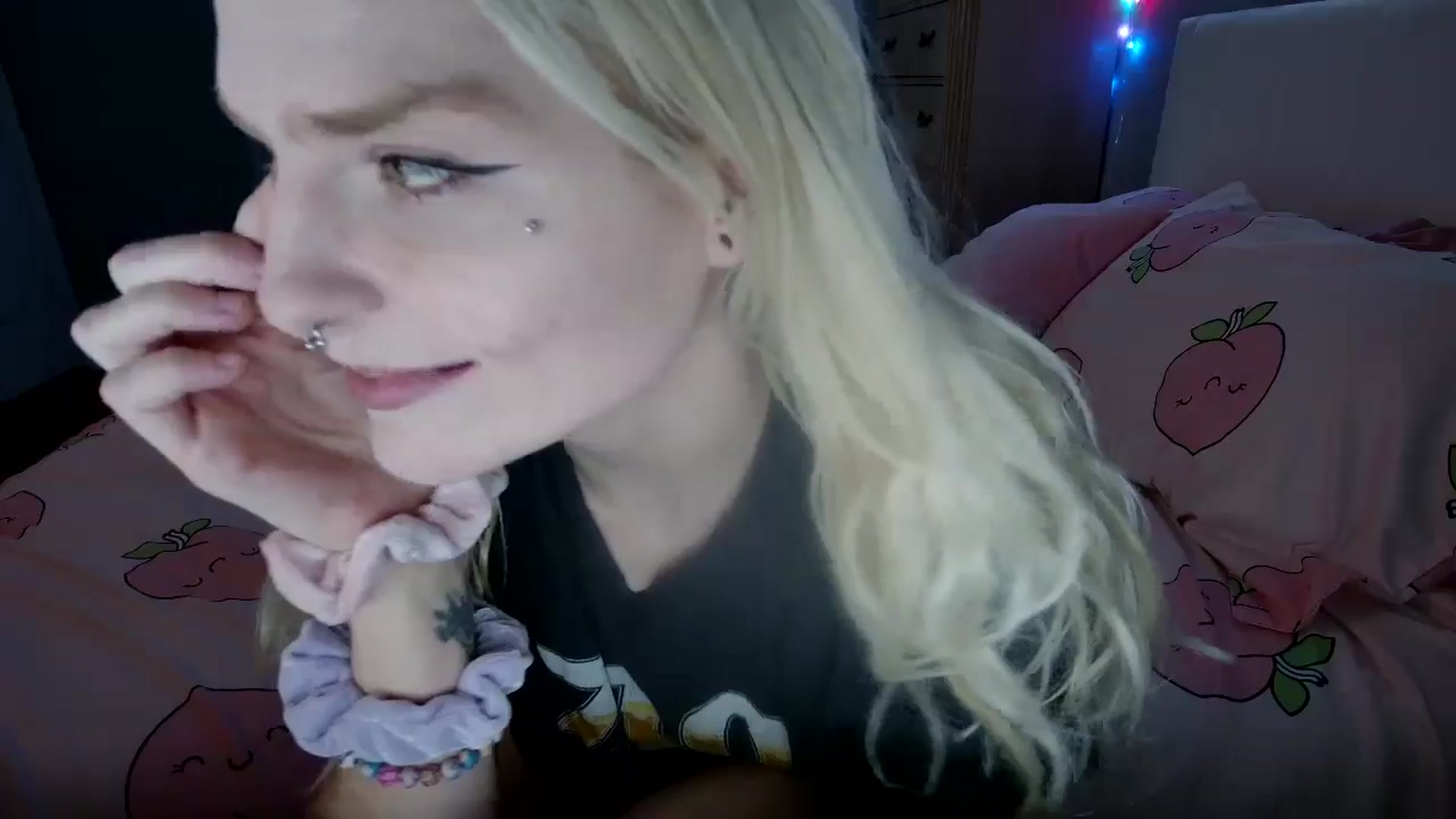 Gallery image thumbnail from DuckChan0's myfreecams stream on, 08/31/2024, 22:31 image 12 of 20