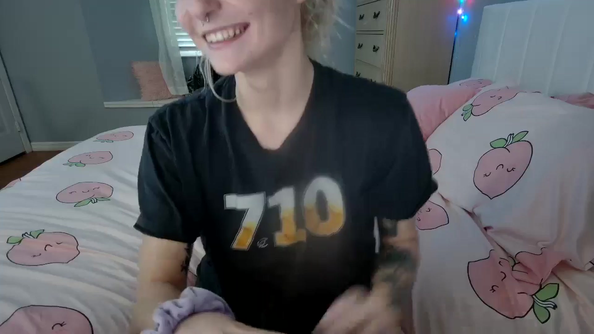 Gallery image thumbnail from DuckChan0's myfreecams stream on, 08/31/2024, 22:31 image 9 of 20