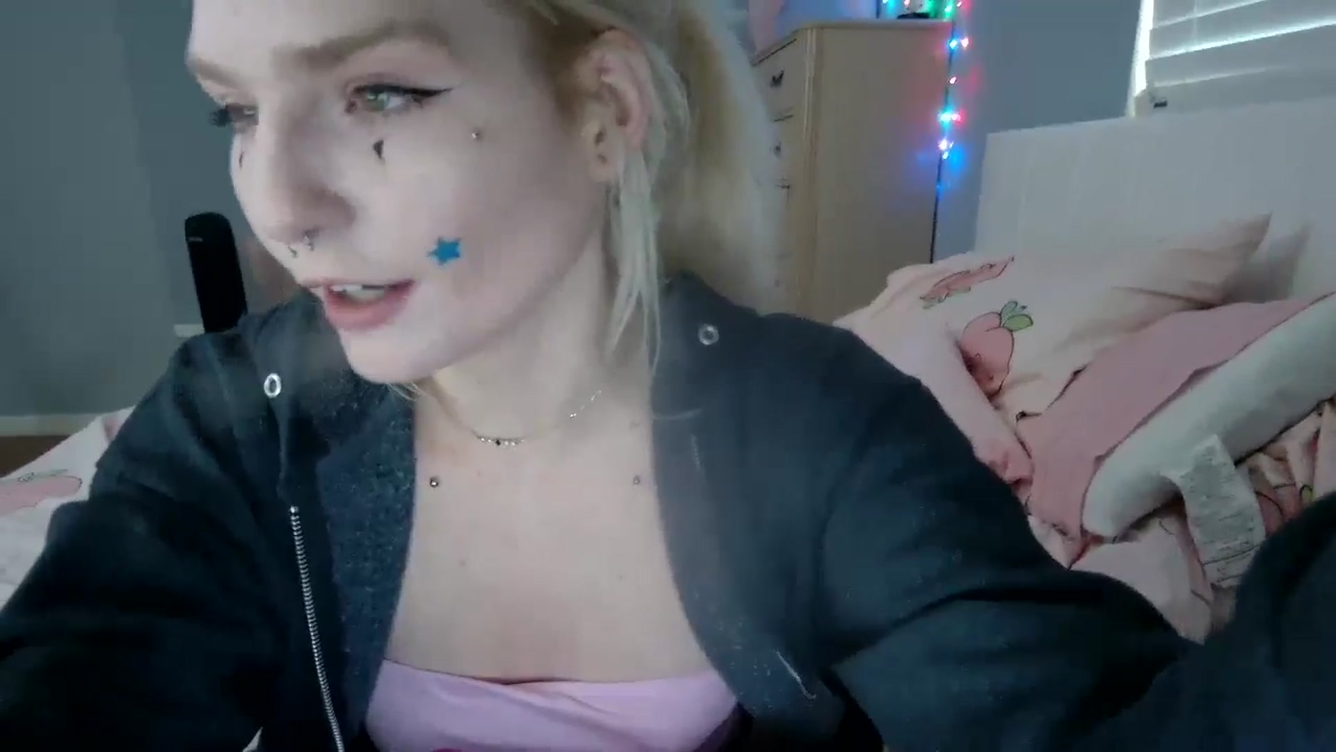 Gallery image thumbnail from DuckChan0's myfreecams stream on, 09/01/2024, 23:10 image 2 of 20
