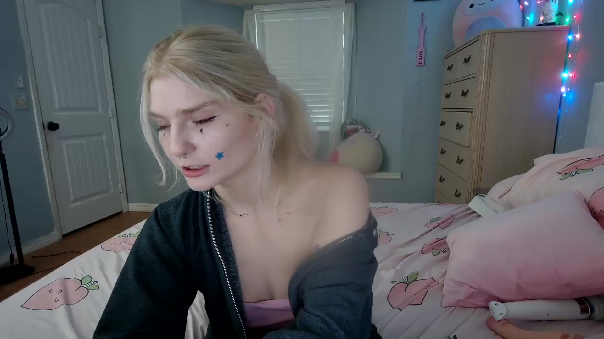 Gallery image thumbnail from DuckChan0's myfreecams stream on, 09/01/2024, 23:10 image 19 of 20
