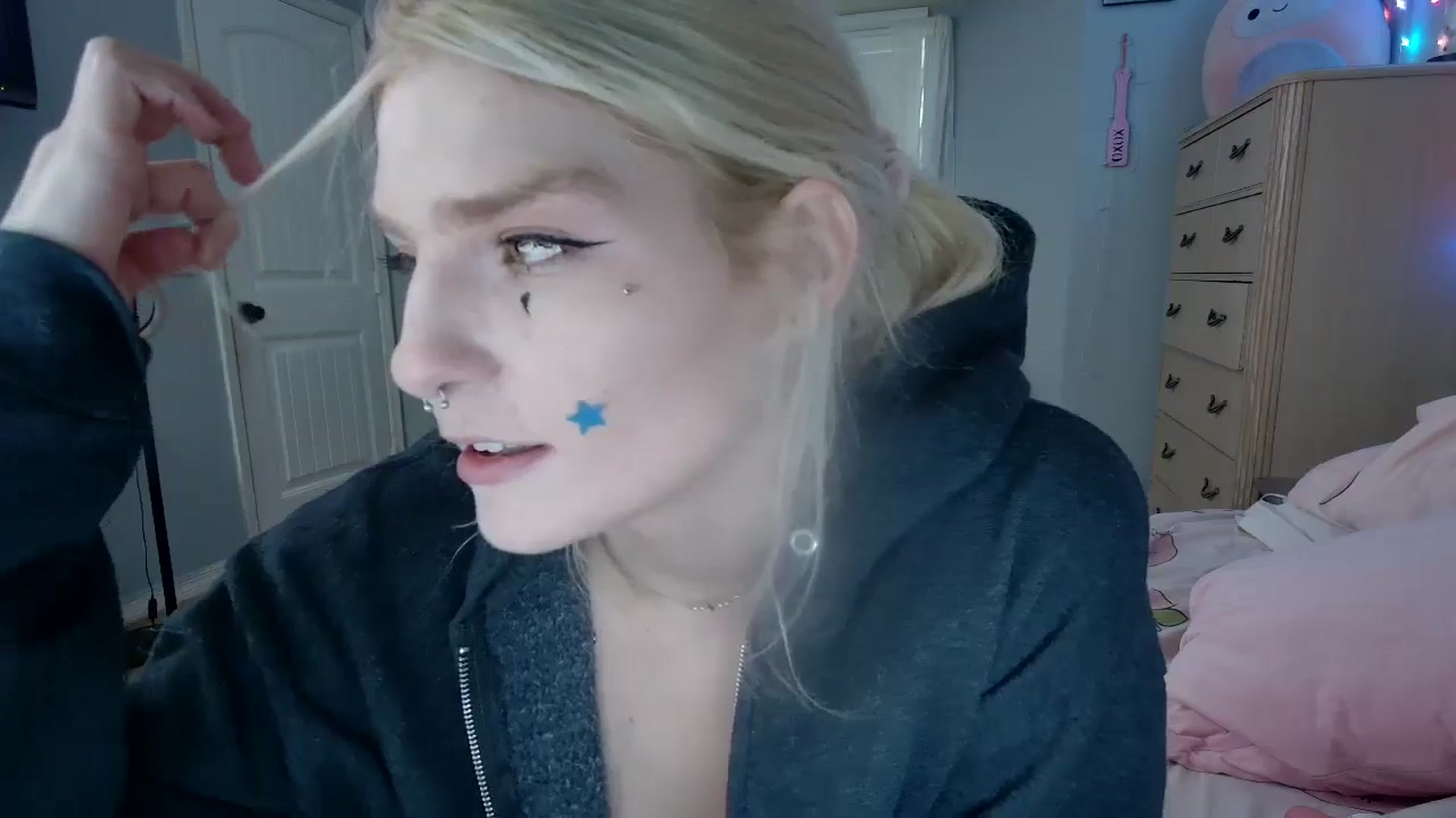 Gallery image thumbnail from DuckChan0's myfreecams stream on, 09/01/2024, 23:10 image 17 of 20