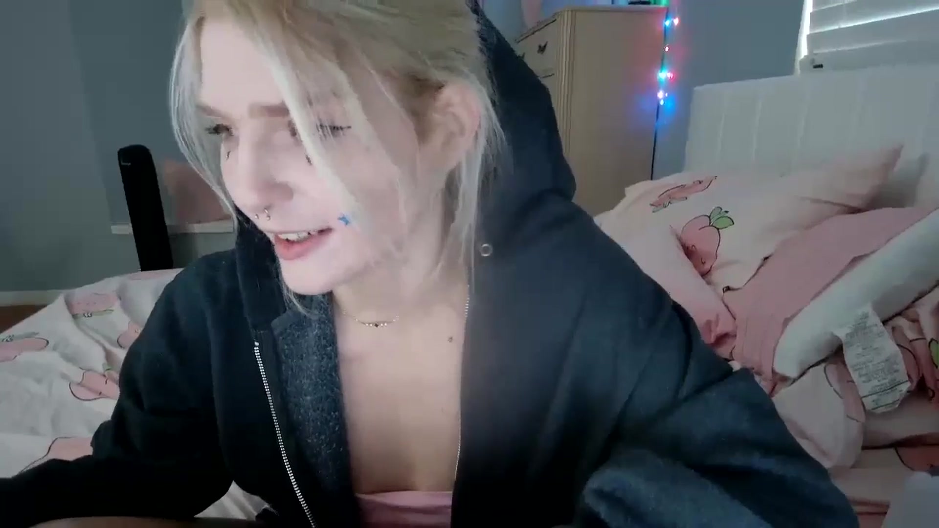 Gallery image thumbnail from DuckChan0's myfreecams stream on, 09/01/2024, 23:10 image 7 of 20