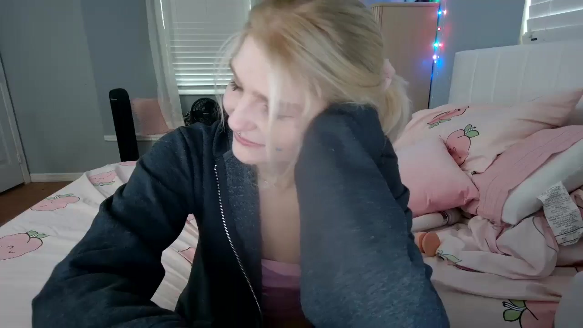 Gallery image thumbnail from DuckChan0's myfreecams stream on, 09/01/2024, 23:10 image 10 of 20