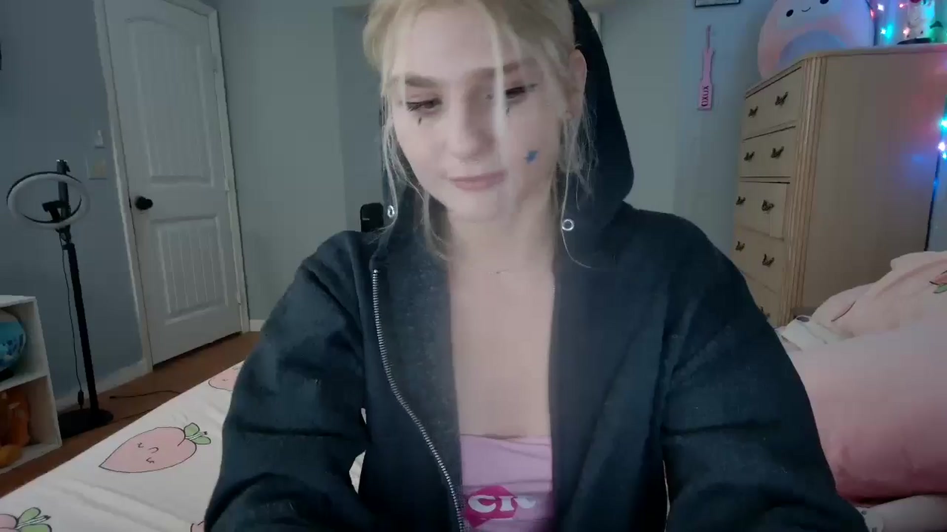 Gallery image thumbnail from DuckChan0's myfreecams stream on, 09/01/2024, 23:10 image 15 of 20