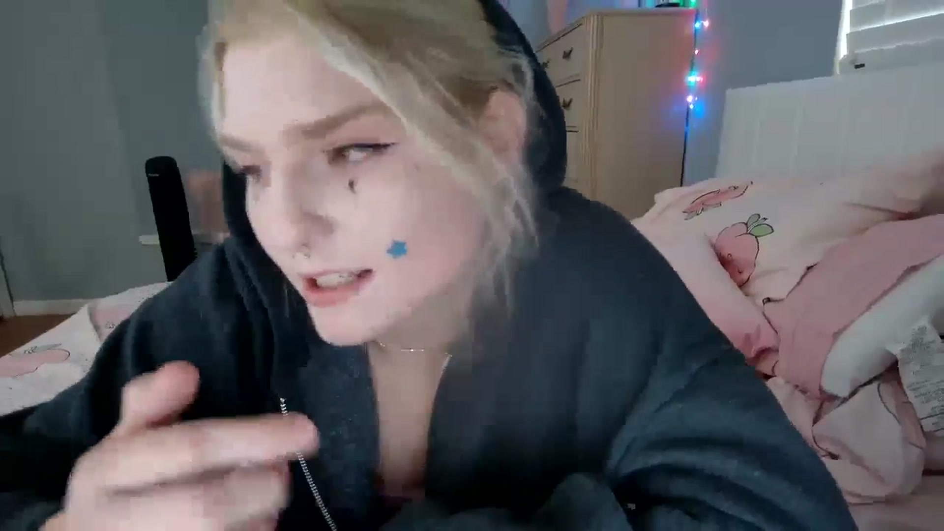 Gallery image thumbnail from DuckChan0's myfreecams stream on, 09/01/2024, 23:10 image 6 of 20