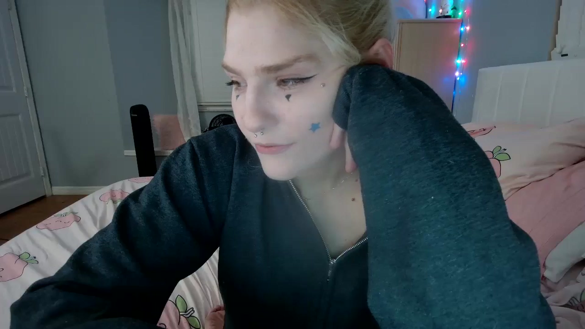 Gallery image thumbnail from DuckChan0's myfreecams stream on, 09/02/2024, 24:12 image 15 of 20