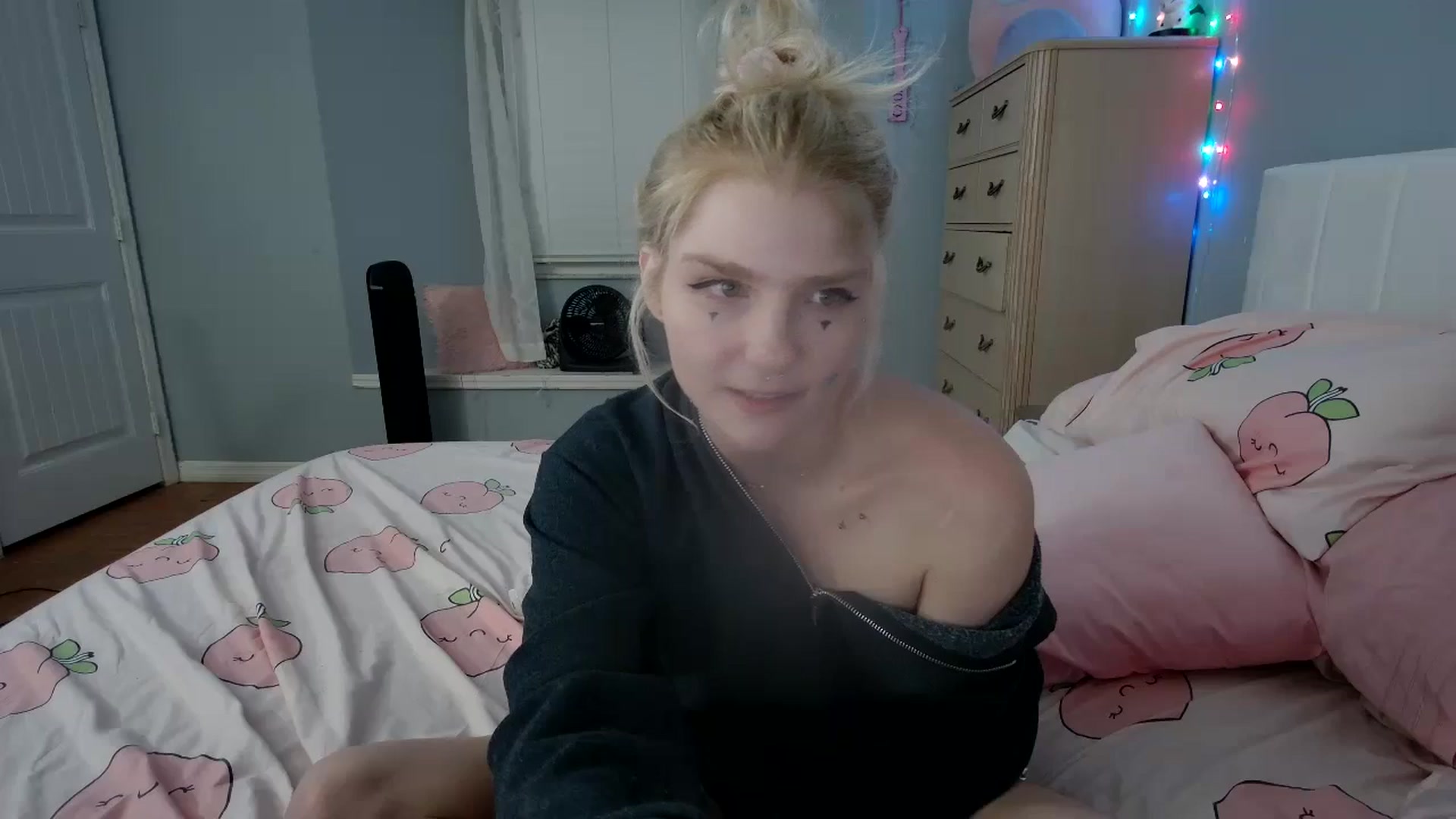 Gallery image thumbnail from DuckChan0's myfreecams stream on, 09/02/2024, 24:12 image 17 of 20