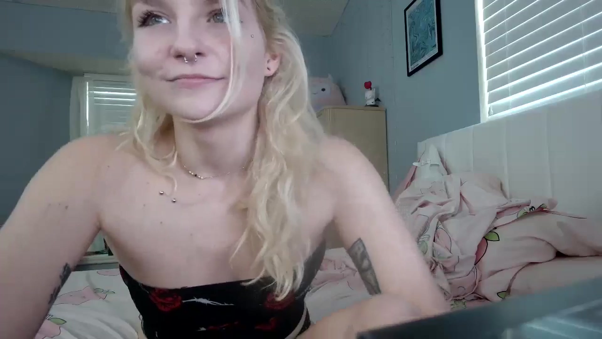 Gallery image thumbnail from DuckChan0's myfreecams stream on, 09/03/2024, 18:13 image 13 of 20