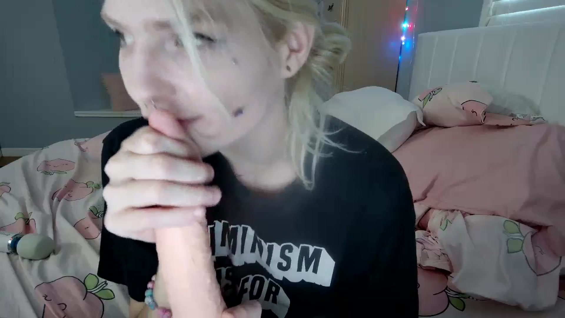 Gallery image thumbnail from DuckChan0's myfreecams stream on, 09/03/2024, 23:26 image 17 of 20
