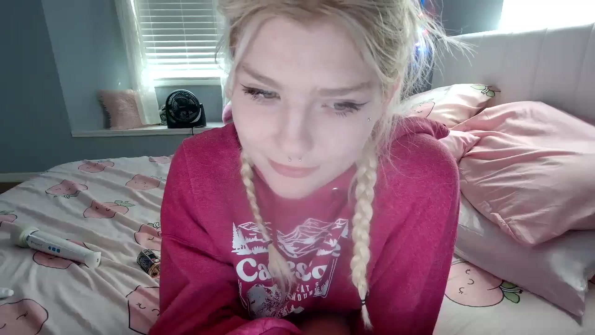 Gallery image thumbnail from DuckChan0's myfreecams stream on, 09/04/2024, 14:07 image 4 of 20