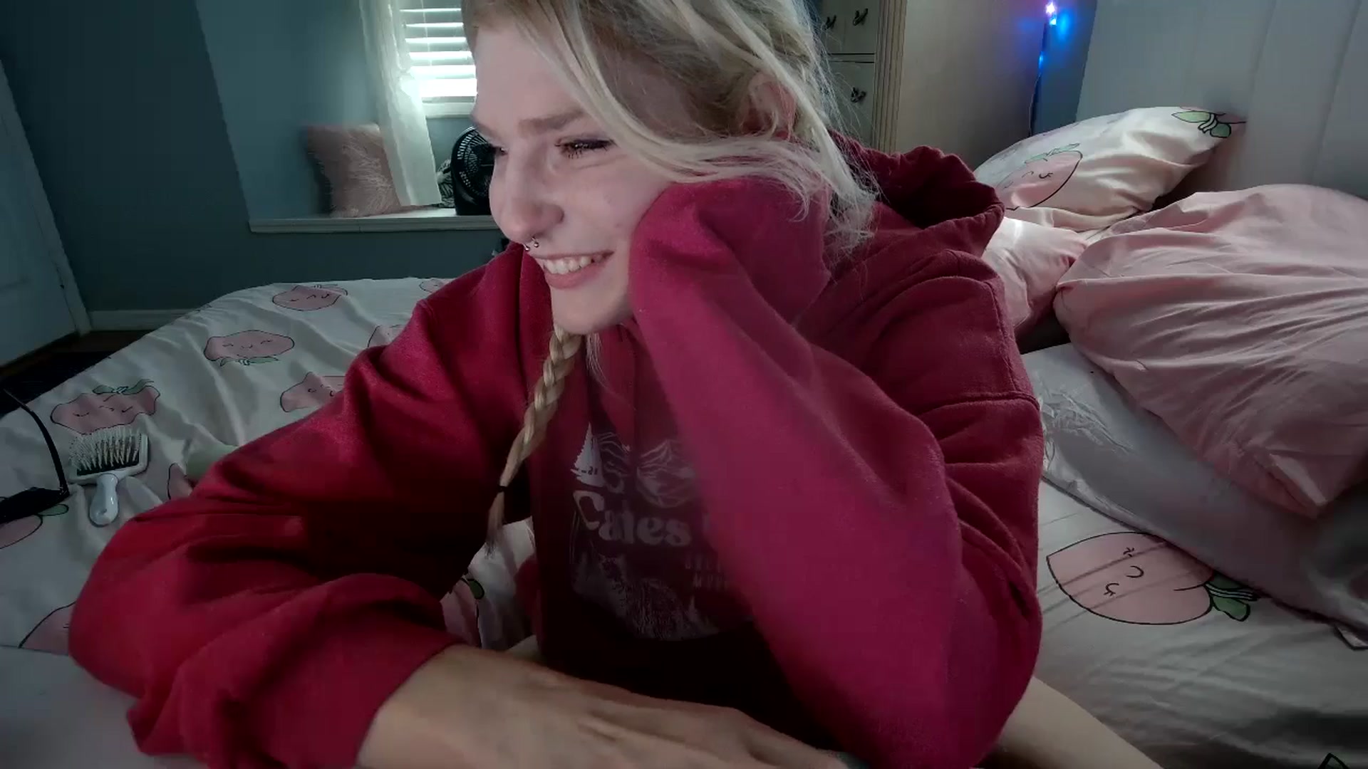 Gallery image thumbnail from DuckChan0's myfreecams stream on, 09/04/2024, 14:33 image 16 of 20