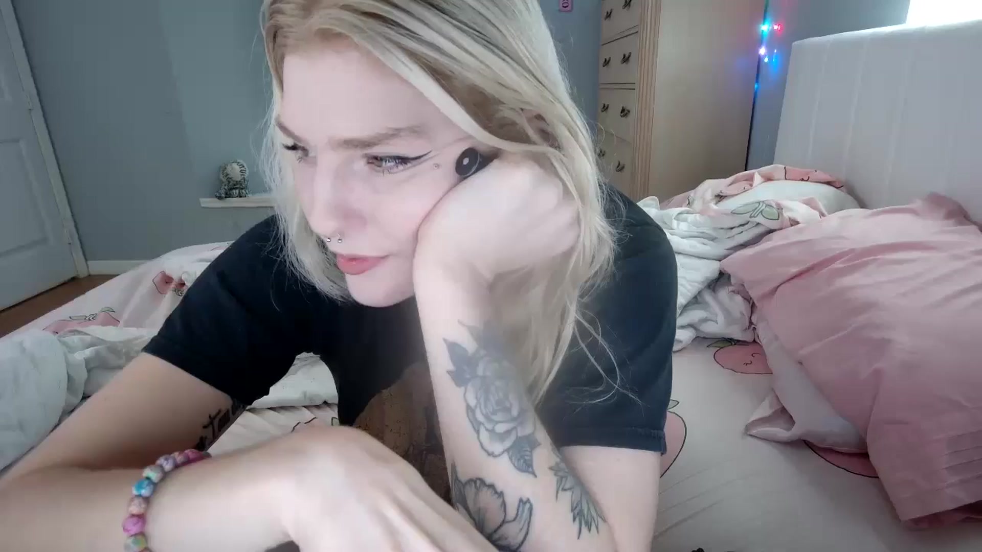 Gallery image thumbnail from DuckChan0's myfreecams stream on, 09/05/2024, 14:54 image 2 of 20