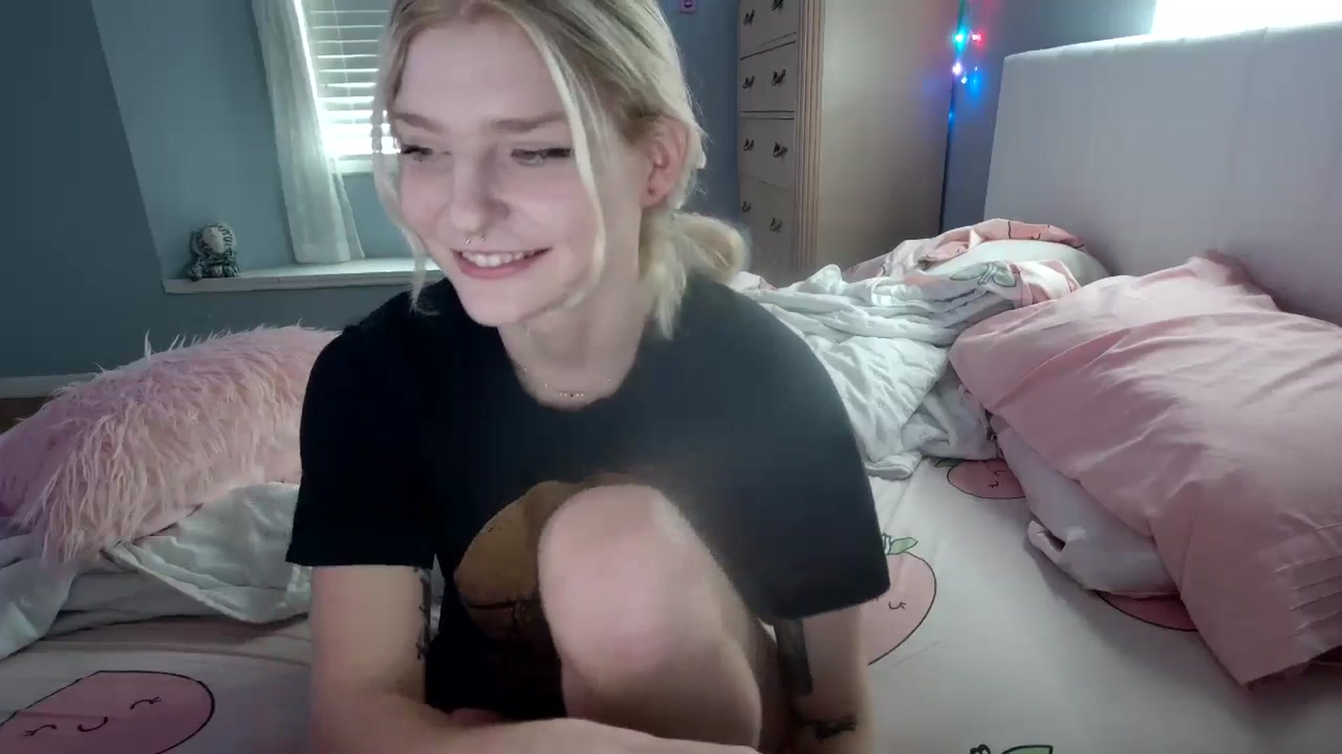 Gallery image thumbnail from DuckChan0's myfreecams stream on, 09/05/2024, 14:54 image 17 of 20