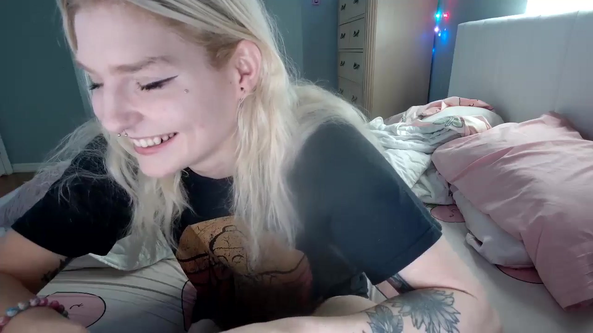 Gallery image thumbnail from DuckChan0's myfreecams stream on, 09/05/2024, 14:54 image 12 of 20