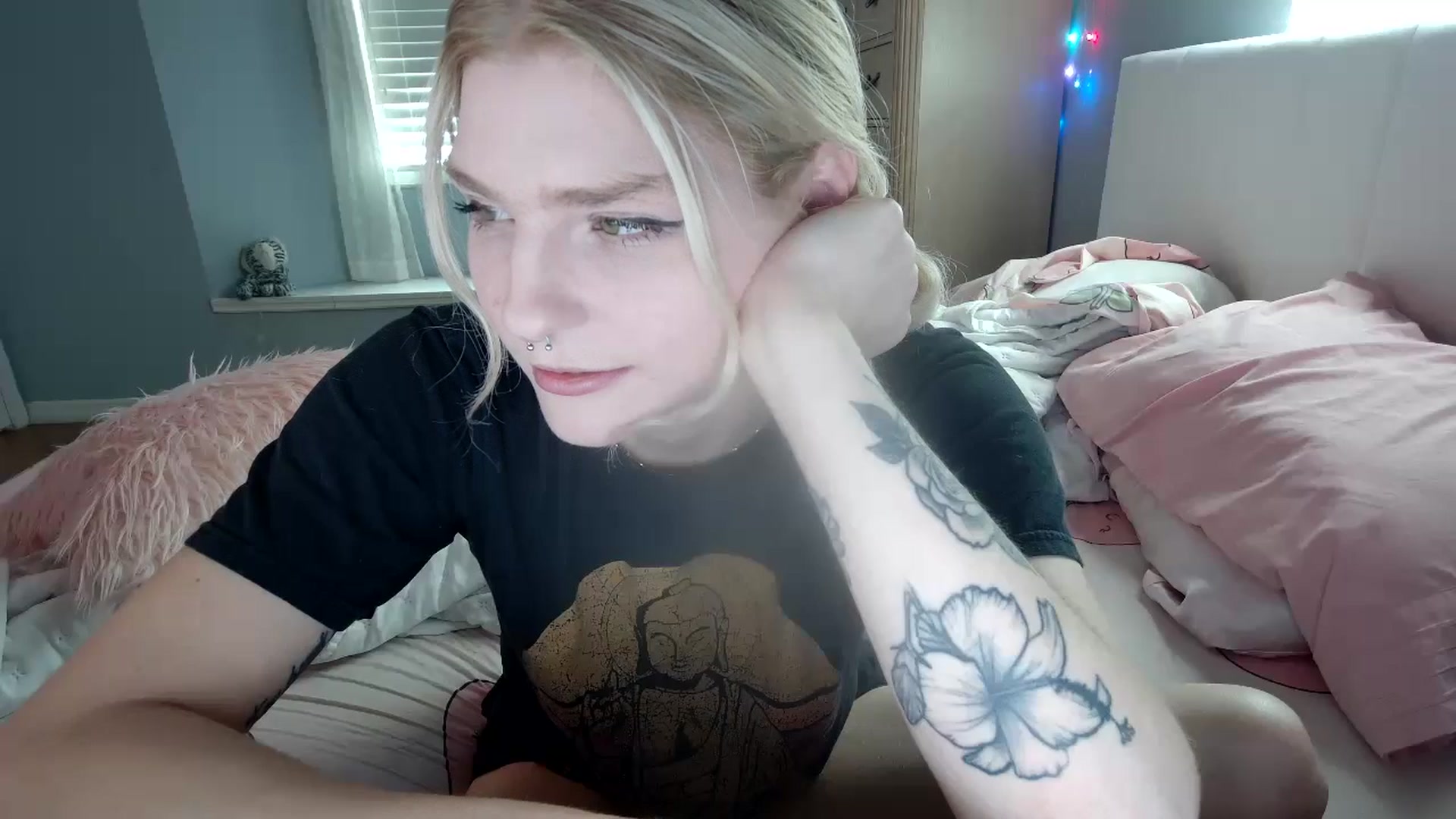 Gallery image thumbnail from DuckChan0's myfreecams stream on, 09/05/2024, 14:54 image 14 of 20