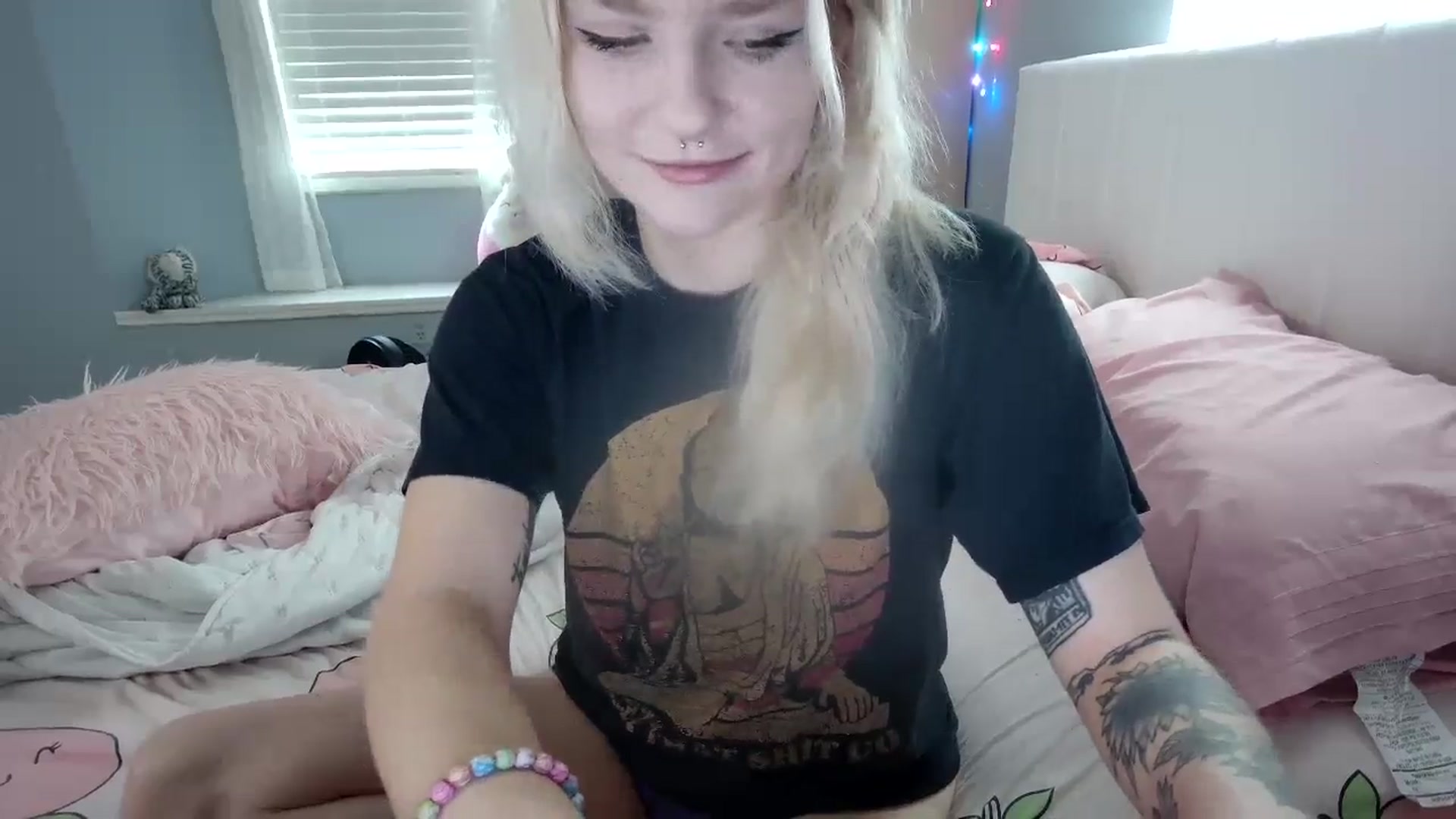 Gallery image thumbnail from DuckChan0's myfreecams stream on, 09/05/2024, 14:54 image 6 of 20