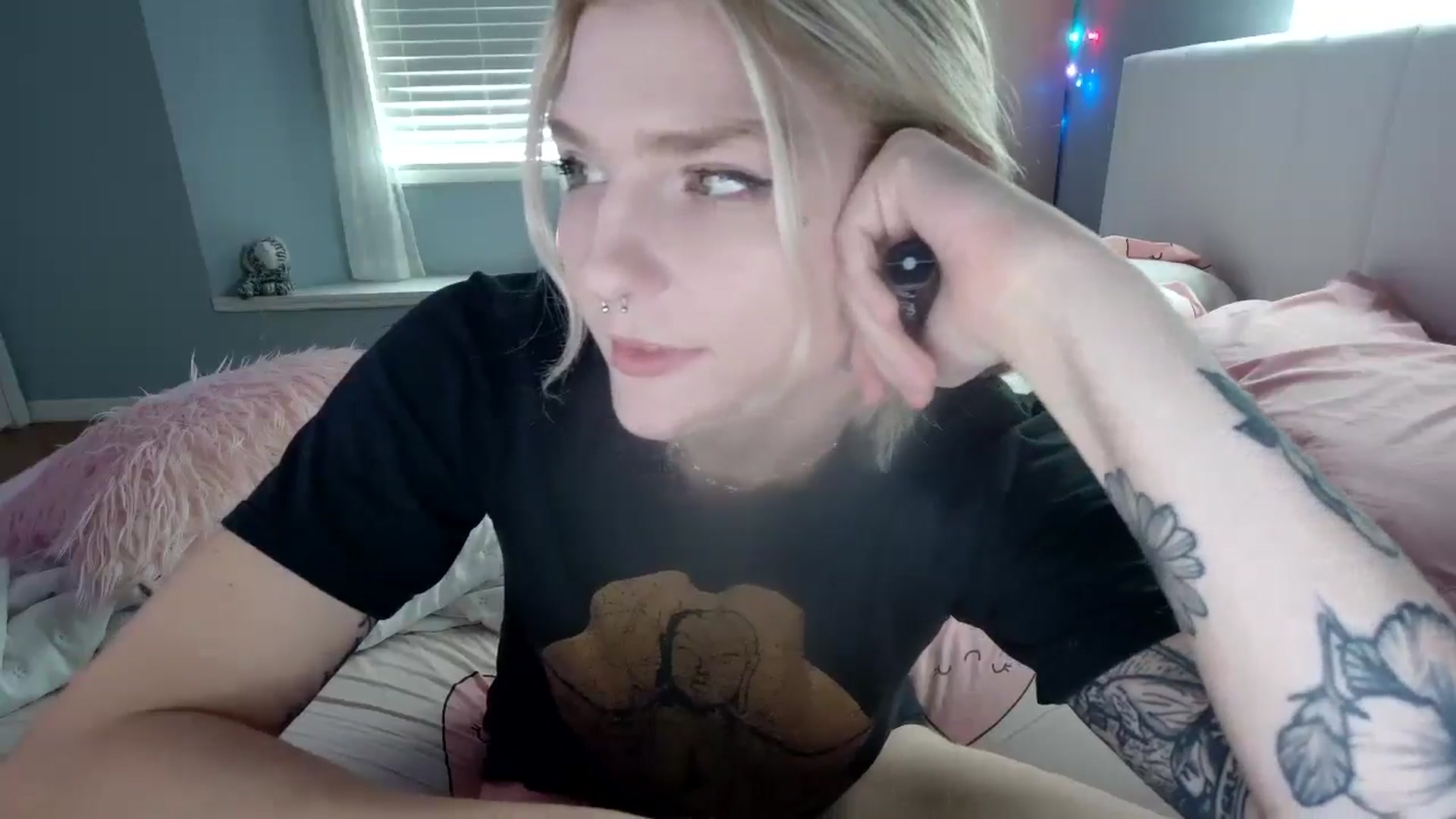Gallery image thumbnail from DuckChan0's myfreecams stream on, 09/05/2024, 14:54 image 16 of 20