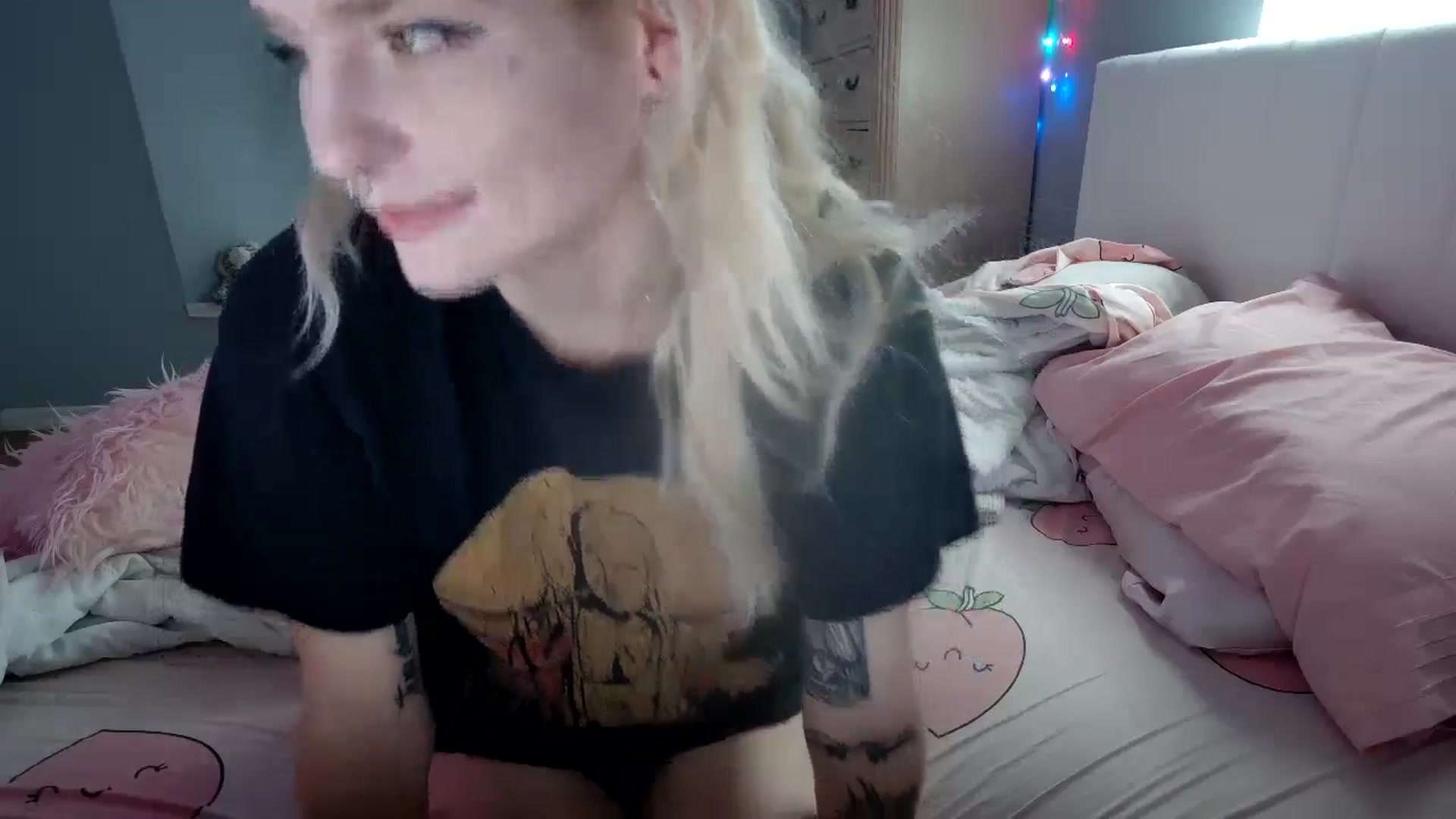 Gallery image thumbnail from DuckChan0's myfreecams stream on, 09/05/2024, 14:54 image 18 of 20